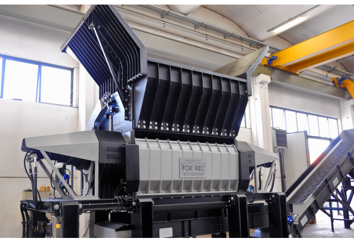 1 hřídelový drtič 2x200kW, hydraulický pohon, kapacita  do 7t/h