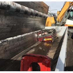 Lis (5 m box) s dieselovým motorem a dálkovým ovládáním