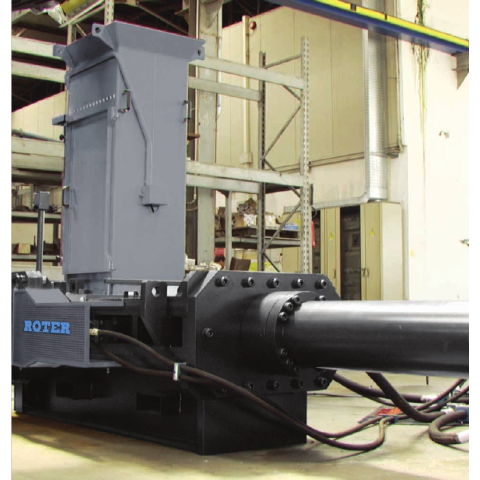 Automatický lis se stand. zásob. a výstupním otvorem pro balíky